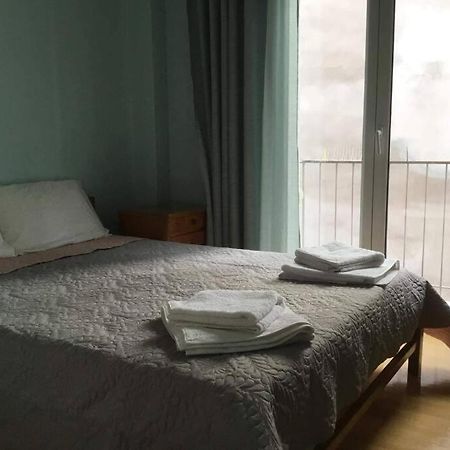 Cozy Apartment In The Heart Of Атина Екстериор снимка