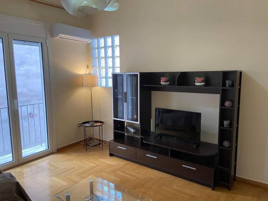 Cozy Apartment In The Heart Of Атина Екстериор снимка