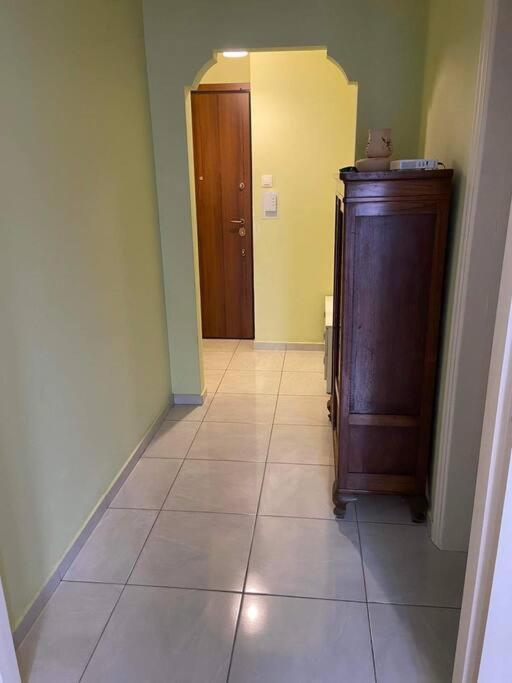Cozy Apartment In The Heart Of Атина Екстериор снимка